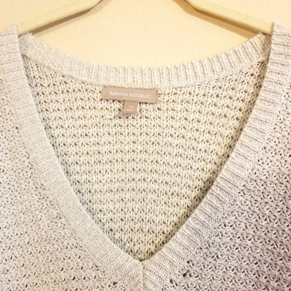 BANANA REPUBLIC CABLE KNIT V NECK SWEATER - Picture 5 of 7